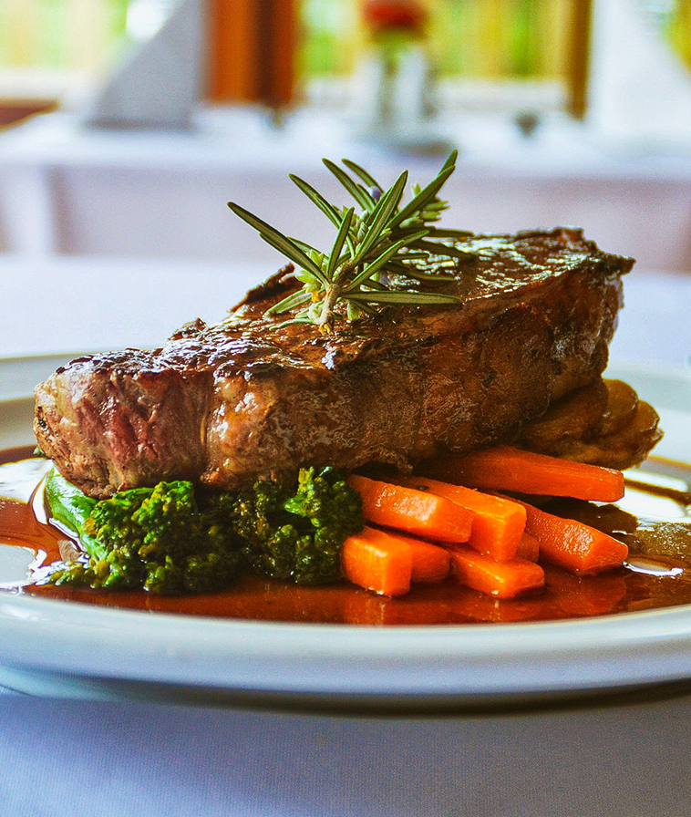 Steak with carrots and broccoli.